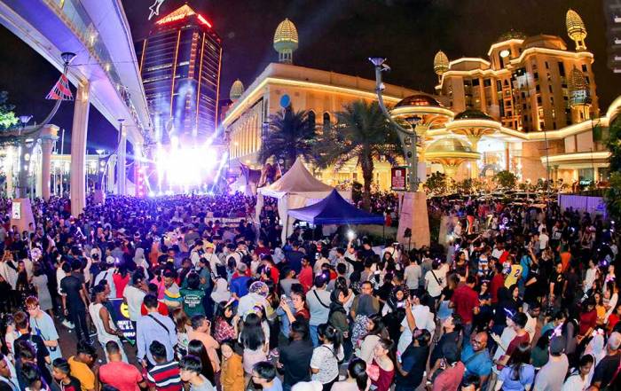 65,000 ring in New Year with Sunway!