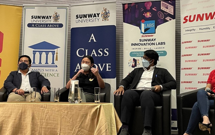 From left to right: Sunway Centre for Planetary Health Chief Planetary Health Scientist Dr Renzo Guinto, DHL Express Malaysia Head of Business Transformation Liew Hun Ni, Disruptr Founder and Editor Poovenraj Kanaraj and Sunway Property Head of Research and Analytics Christine Chong Oelofse. These people are sitting for the panel session of Make It Challenge 2022, at the forefront of buntings of Sunway University, Sunway Group, Sunway iLabs and DHL.