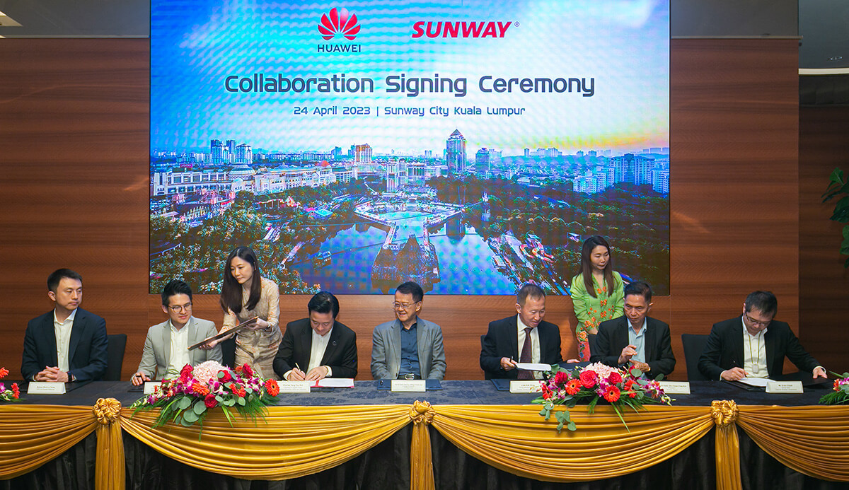 The signing ceremony between Huawei & Sunway