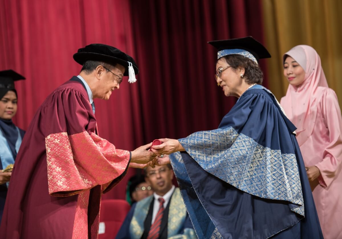 Tan Sri Sir Dr Jeffrey Cheah recieving his 10th honorary doctorate from University of Malaya (UM) in 2016.