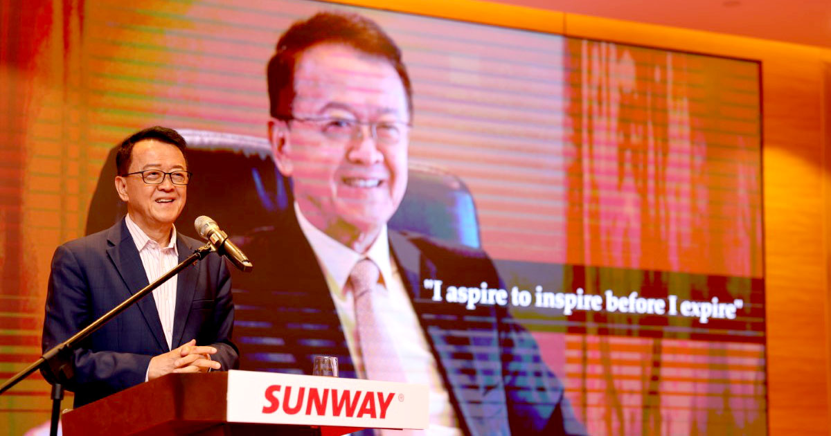 Tan Sri Sir Dr. Jeffrey Cheah giving a speech with the background photo being his iconic quote “I aspire to inspire before I expire.”