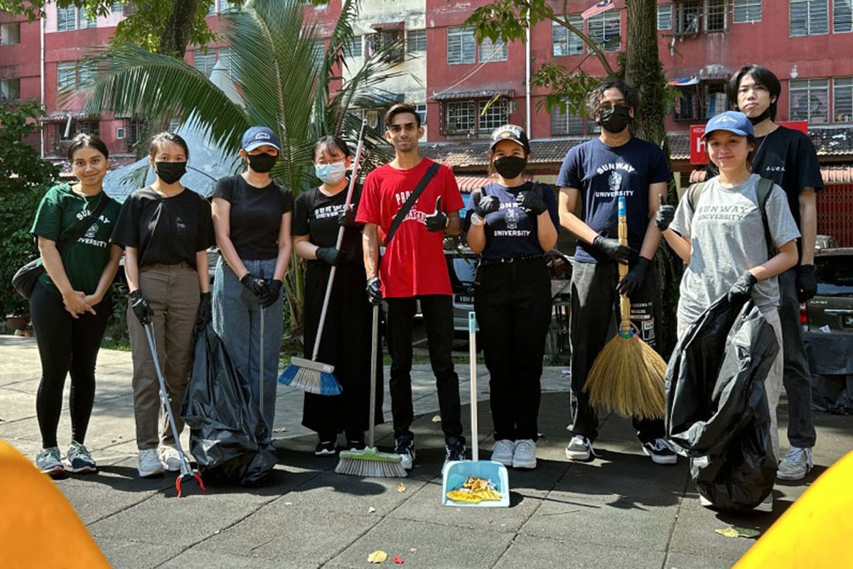 Students of Sunway University helping to clean up the streets of Desa Mentari.